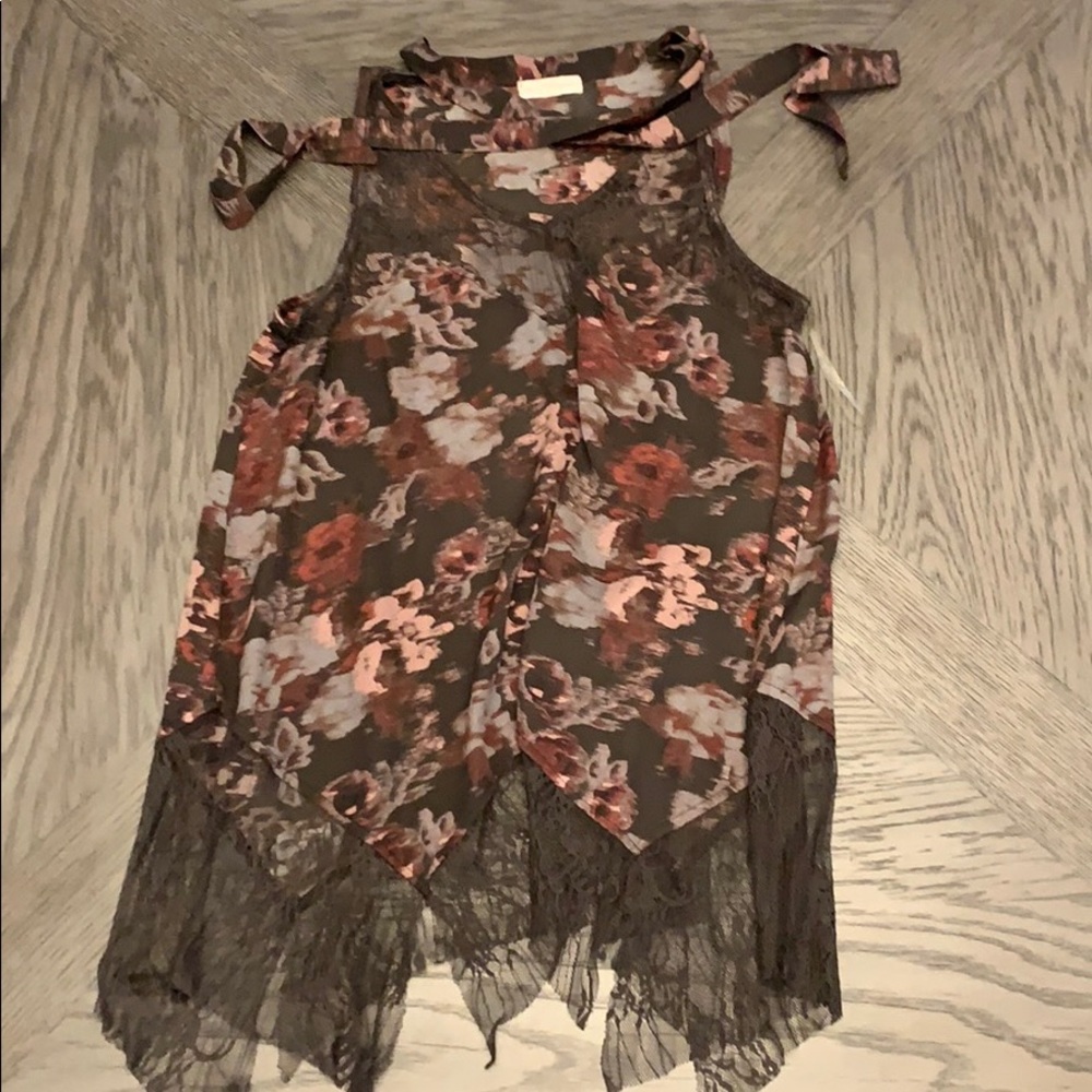 Floral tank top with lace at bottom